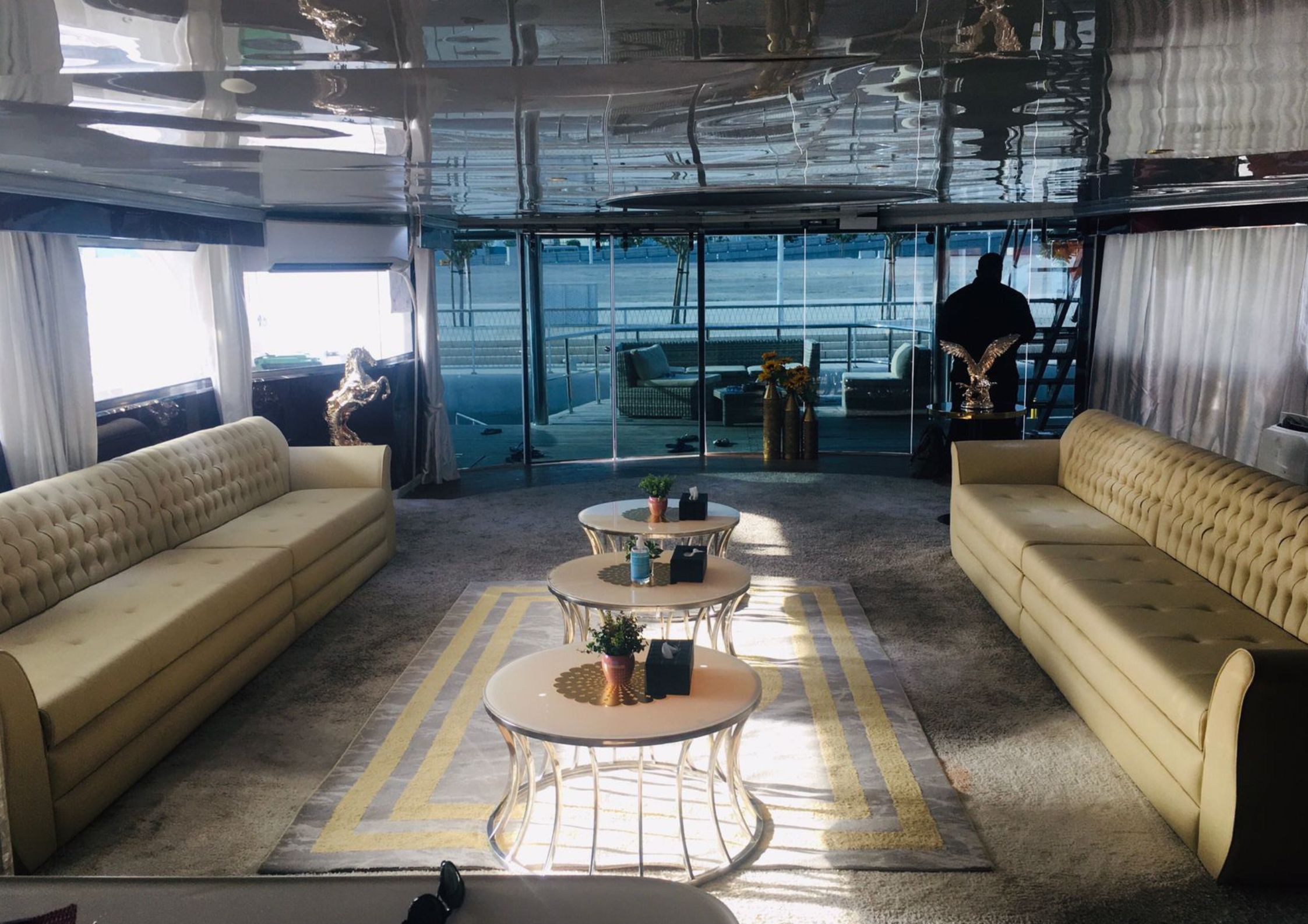 100ft yacht rental in dubai marina
